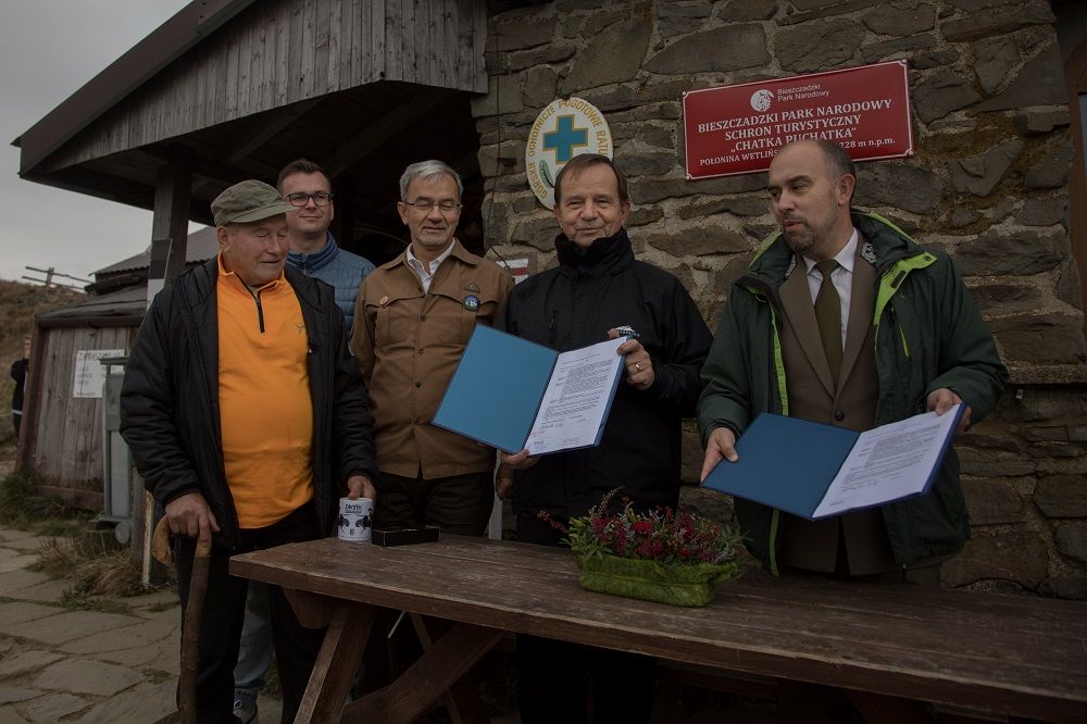 Podpisanie umowy na renowację Chatki Puchatka